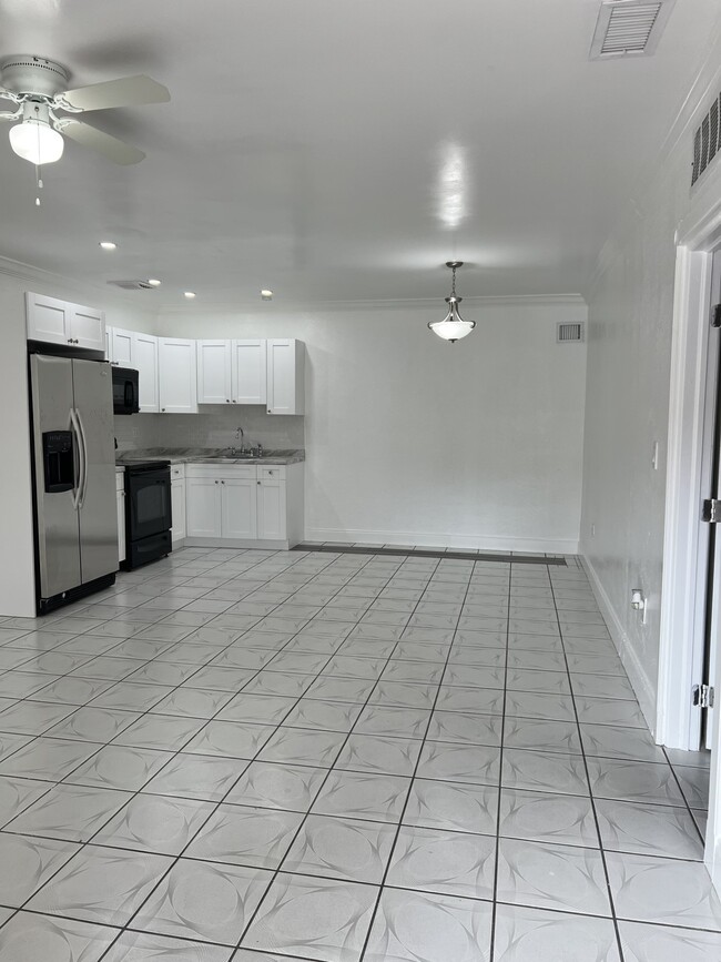 Kitchen - 649 W 14th St