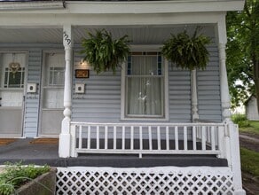 Building Photo - 527 Hopson St NE