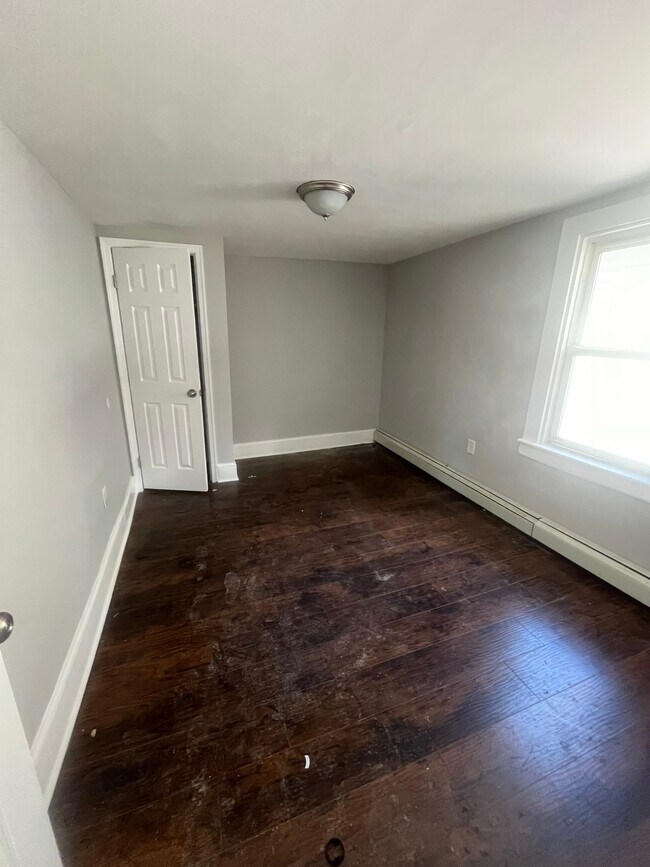 Building Photo - 186 Matthew St