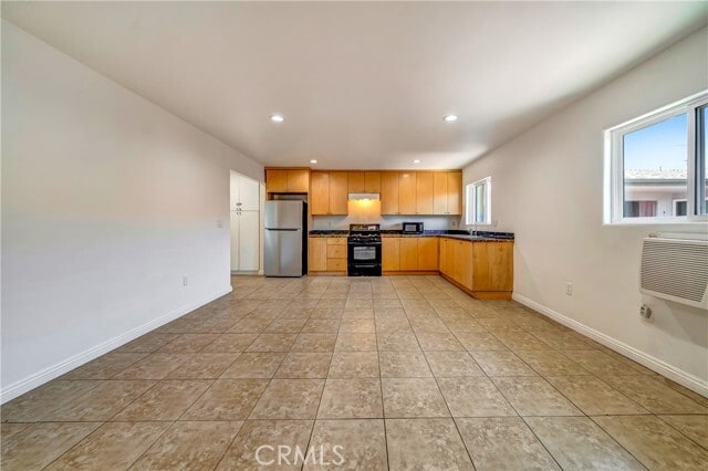 Building Photo - 6735 Elmer Ave