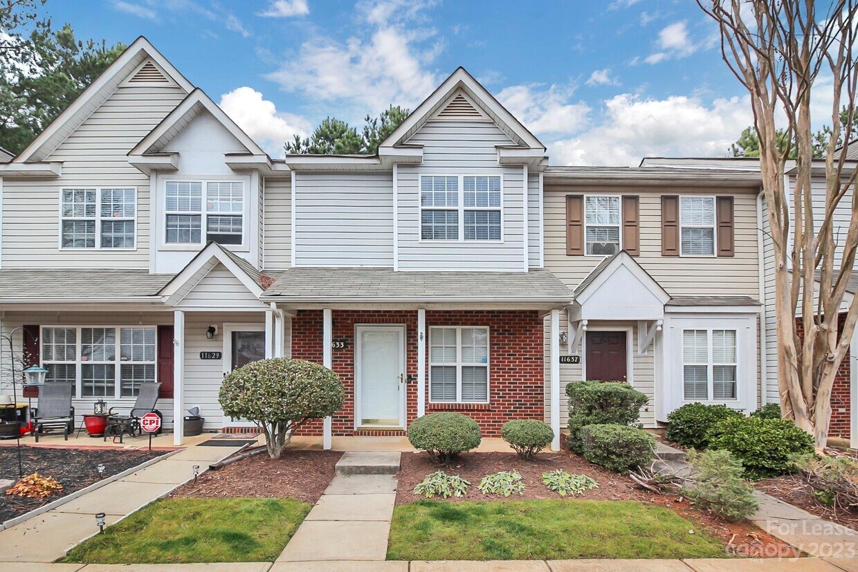 11633 Boxer Ln, Charlotte, NC 28269 Townhome Rentals in Charlotte NC