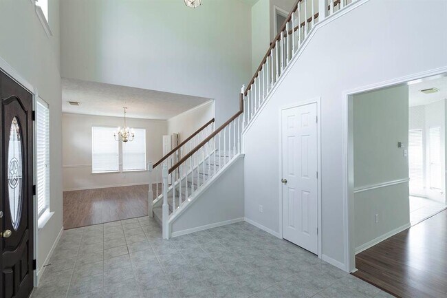 Foto del edificio - 2439 Shelby Park Dr