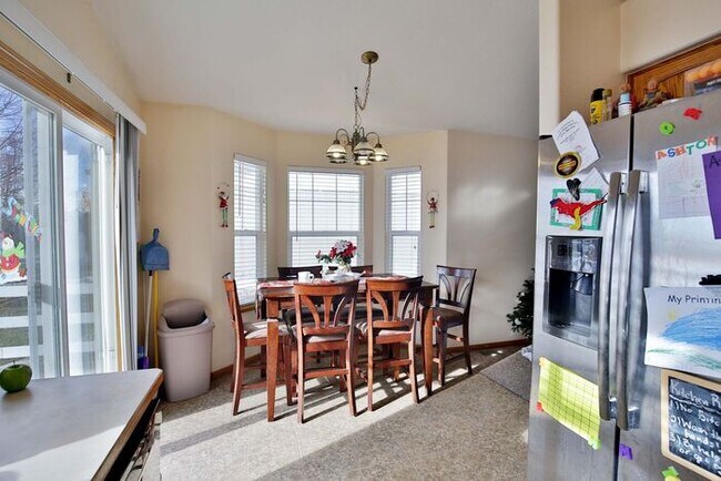 Building Photo - 3 Bedroom, 2 Bath Ranch Home with 2 Car Attached Garage in Loveland, CO