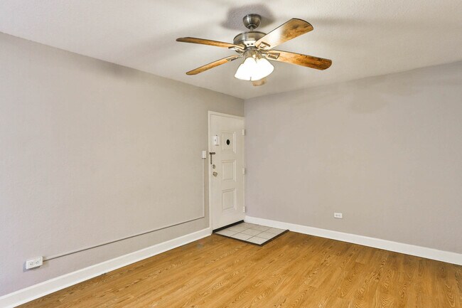 Building Photo - 137 E Lockwood Ave