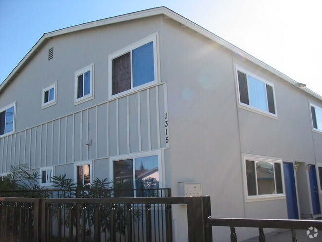 Alternate Building View 3 - 1315 Puls St