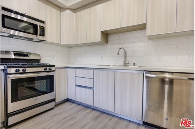 Foto del edificio - 7260 Hawthorn Ave