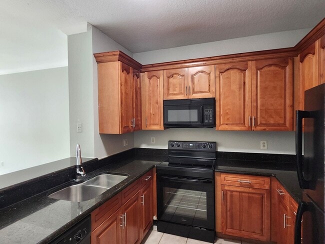 Building Photo - Freshly Updated 3 bedroom 2 bath at The Ma...