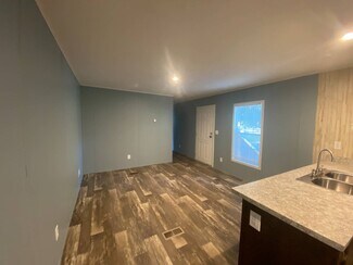 Building Photo - 3212 Plateau Dr