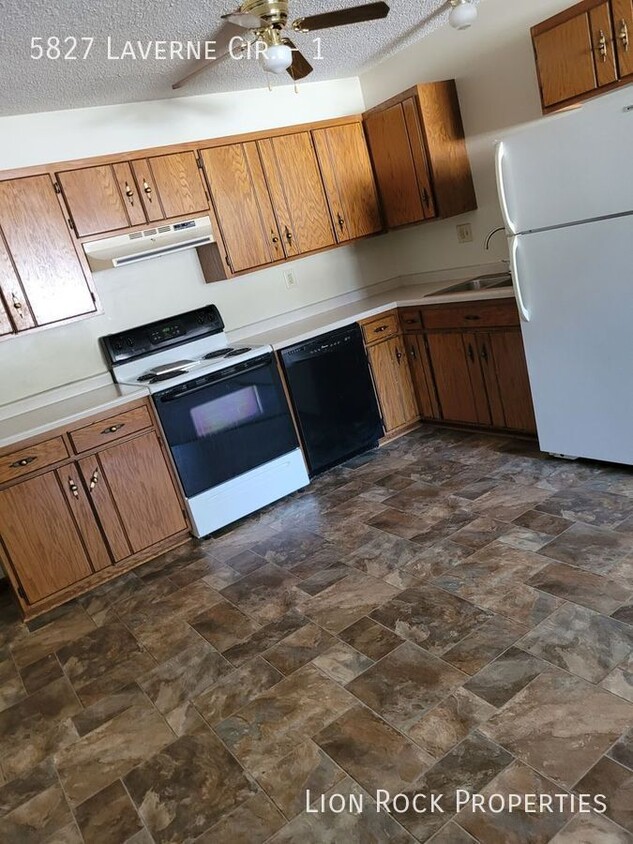 Foto principal - 5827 Laverne Cir N