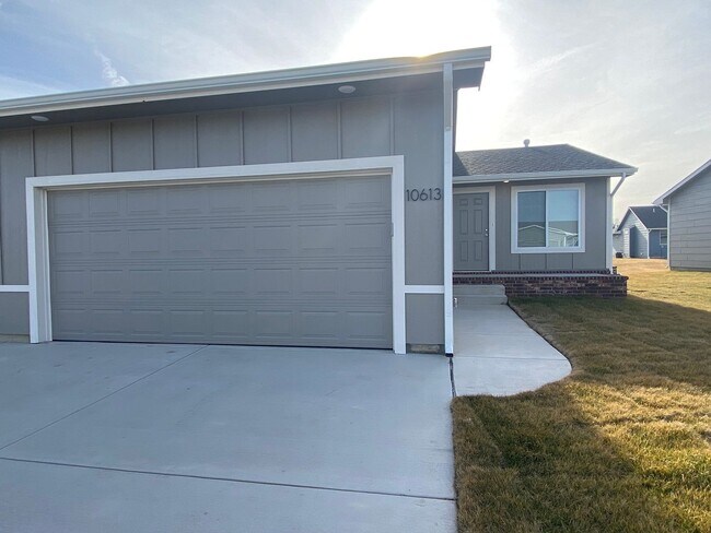 Building Photo - NEW DUPLEX Beautifully Designed For Your C...
