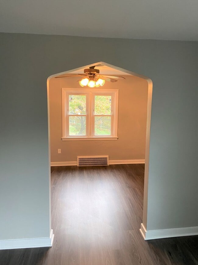 Building Photo - Newly renovated 3 bedroom house next to Pe...