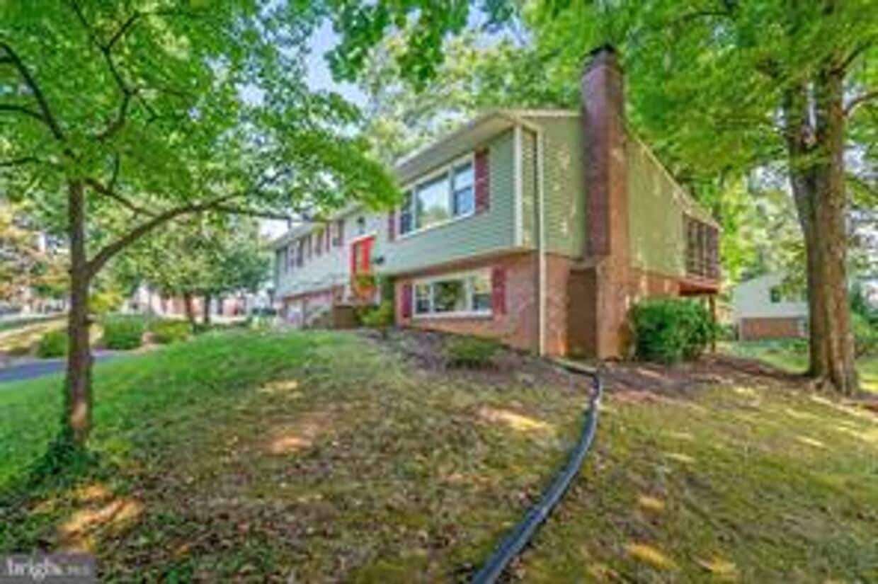 Perfectly situated on a quiet cul-de-sac in the highly sought-after Fairmont Estates community of... - Perfectly situated on a quiet cul-de-sac in the highly sought-after Fairmont Estates community of...