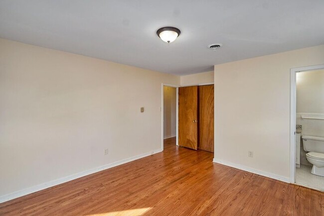 Building Photo - 3702 Broadgate Dr