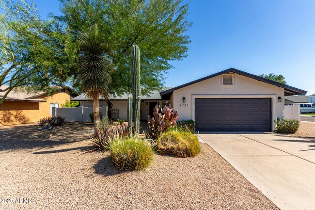 Foto del edificio - 7731 E Rose Ln