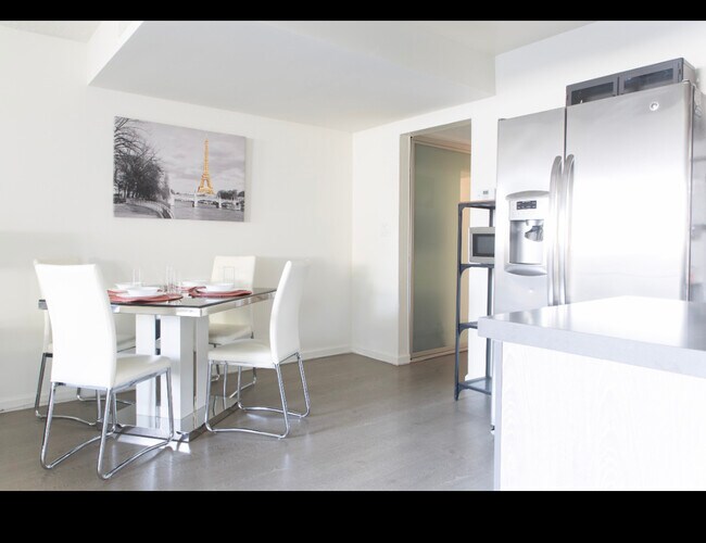 Building Photo - 622 Westmount Dr