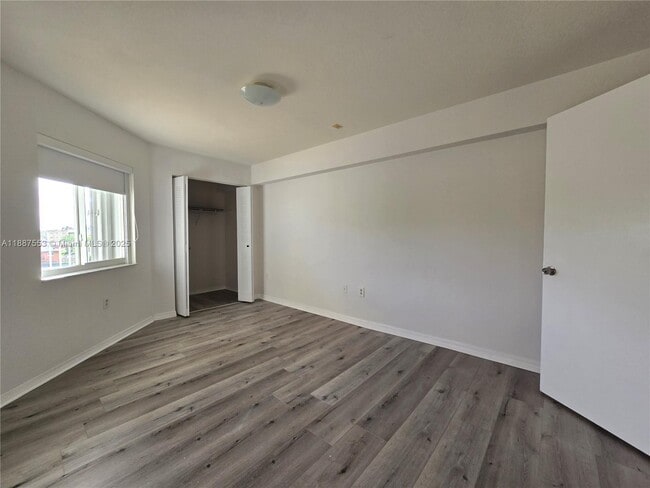 Foto del edificio - 637 SW 3rd St