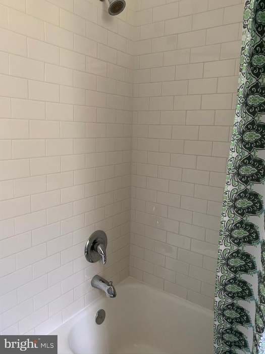 Photo - 210 Oakwood St SE Apartment