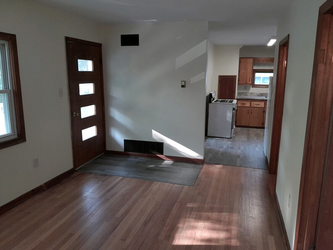 Primary Photo - 534 Engleman Ave