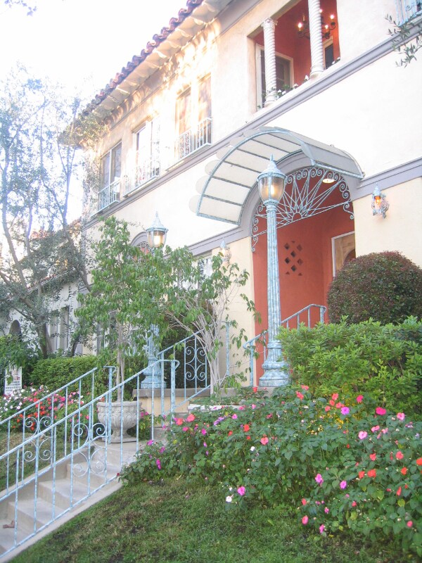 Foto del edificio - 414 N Sycamore Ave