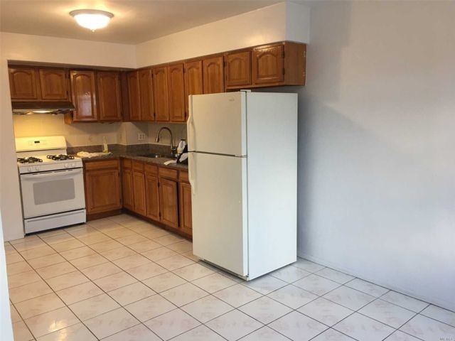 Foto del edificio - 61-52 219th St