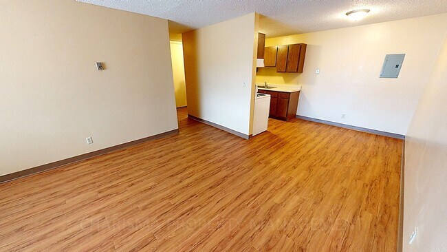 Foto del edificio - 2 BD, 1 BA IN PIERRE...RENT IS BASED ON IN...