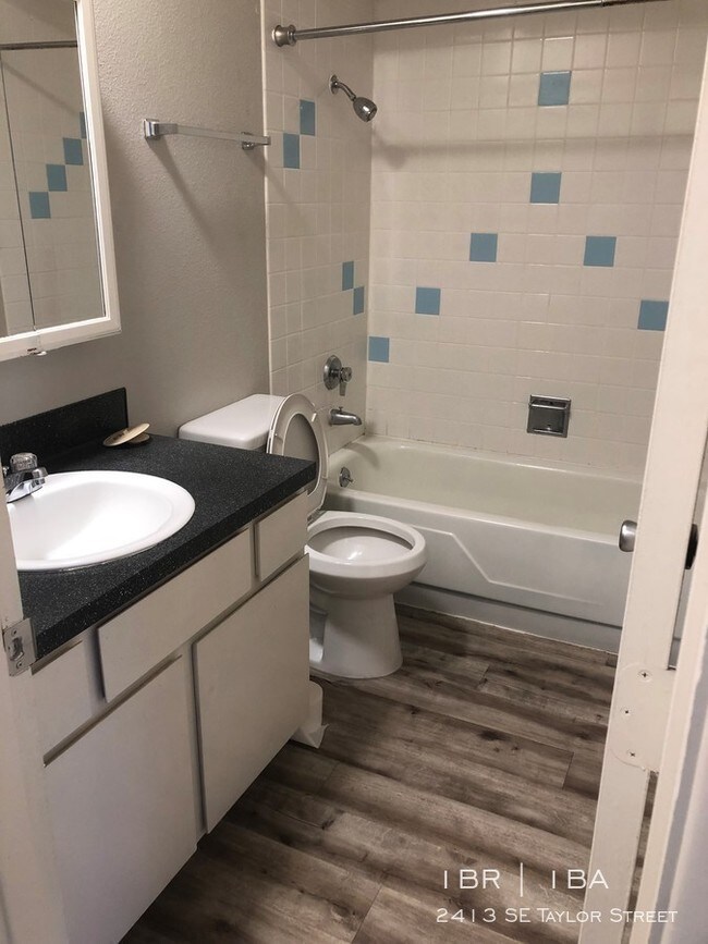 Foto del edificio - 2413 SE Taylor St