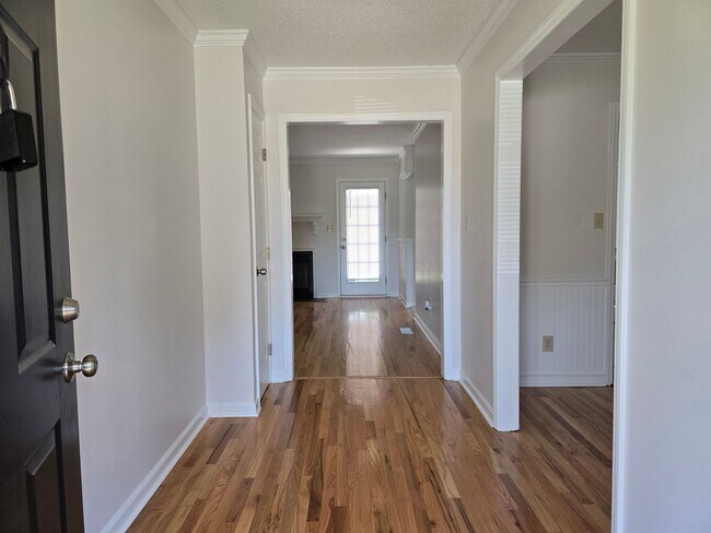 Building Photo - 2750 Leabrook Dr