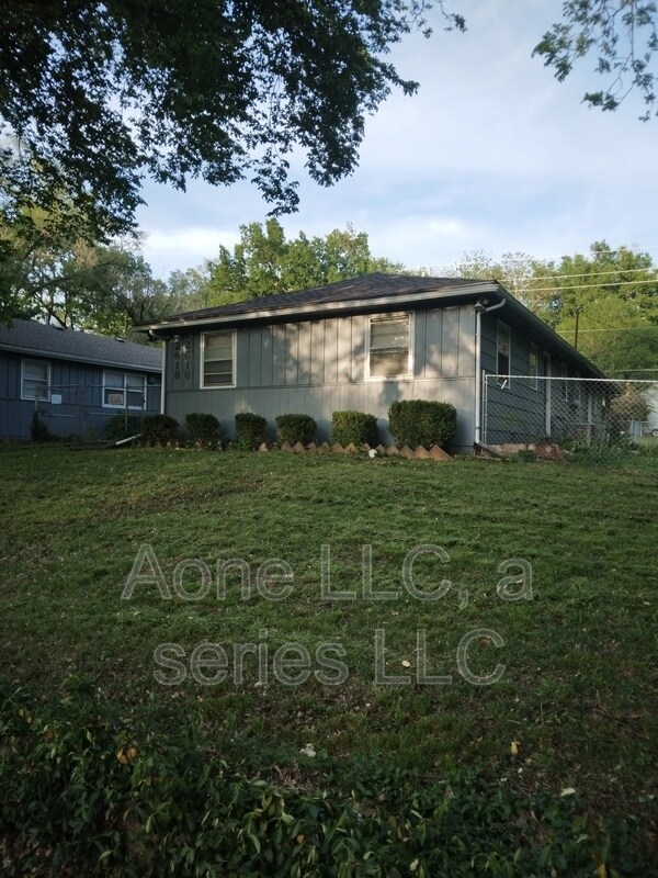 Building Photo - 2618 SW Clay St