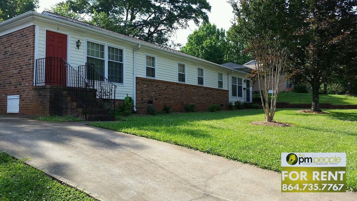 Building Photo - 2-12 12 Oaks Terrace
