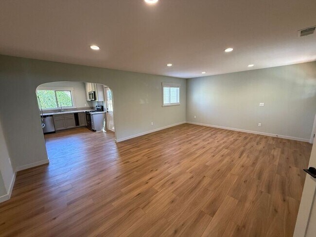 Foto del edificio - 805 Boxwood Ln SE