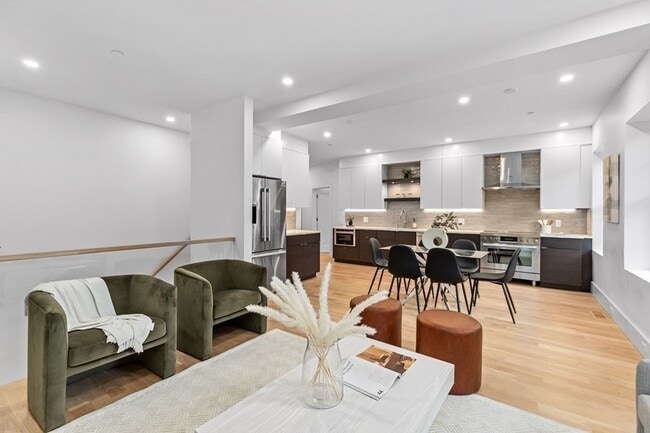 Building Photo - 125 Pleasant St