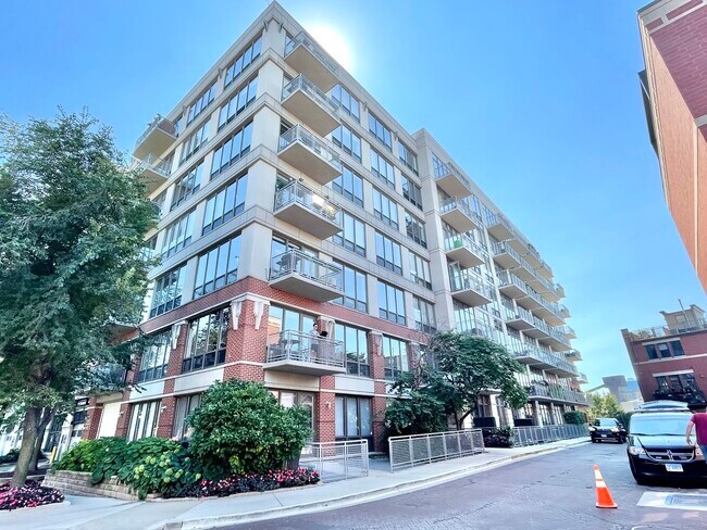 Foto del edificio - 1000 N Kingsbury St