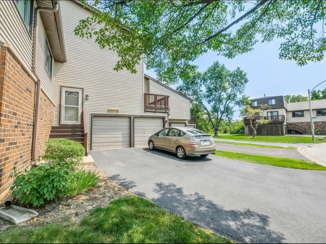 3S325 Briarwood Dr, Warrenville, IL 60555 Townhome Rentals in