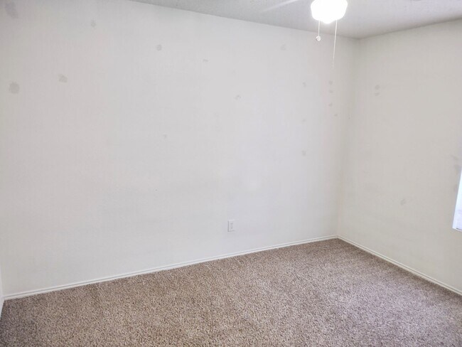 $1945 3 bedroom / 2 bath house in Quail Run in Sanger - $1945  3 bedroom / 2 bath house in Quail Run in Sanger