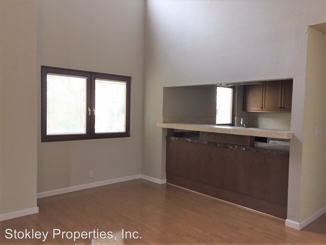 Building Photo - 2 br, 1 bath House - 100 Suntree Lane #109
