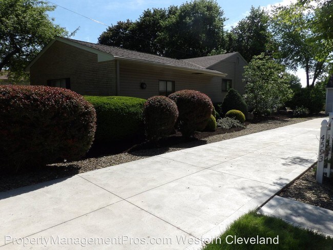 Building Photo - 4 br, 2.5 bath House - 4587 Grayton Rd