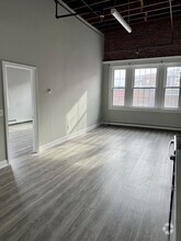 Building Photo - 15 N Main St