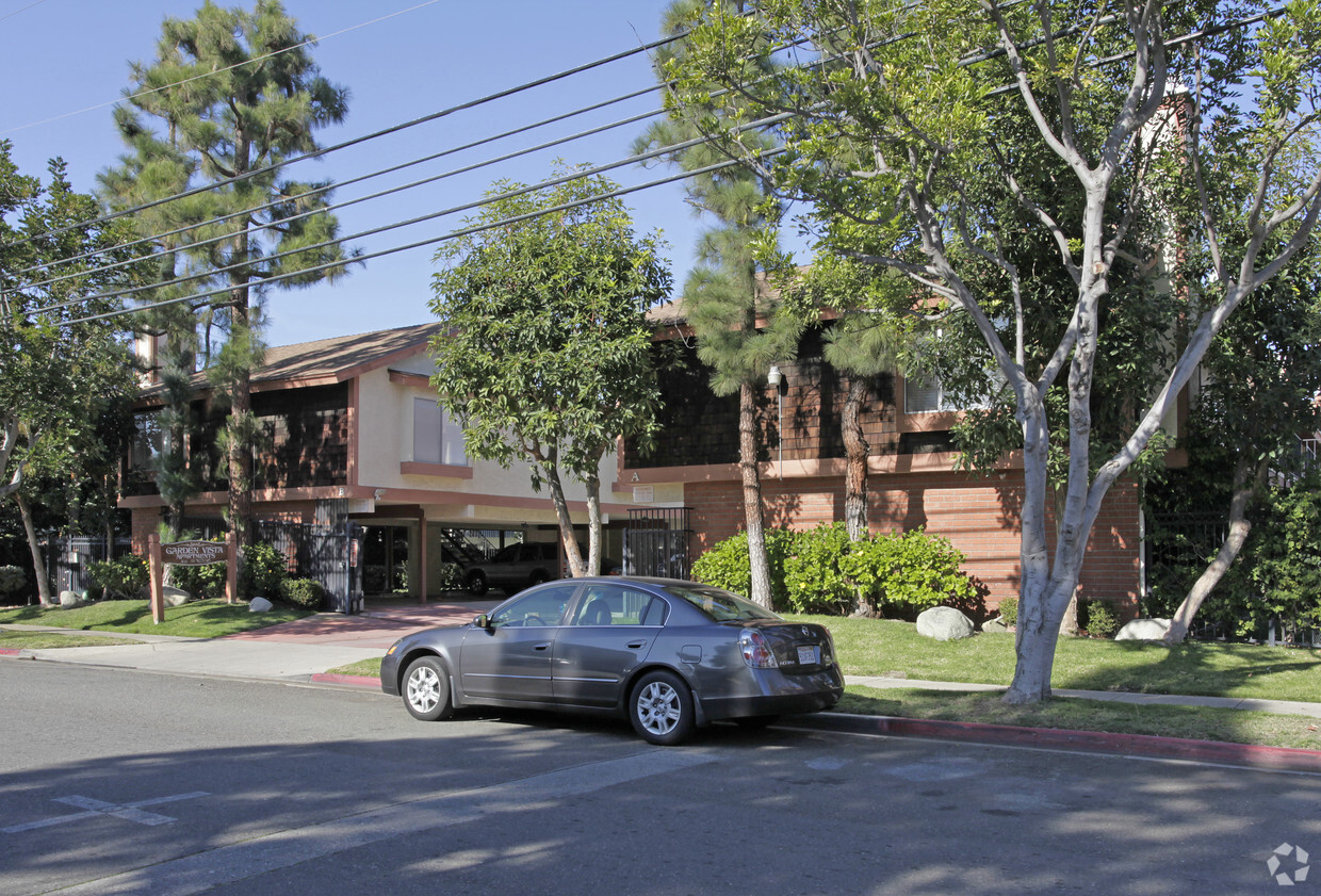 Primary Photo - Garden Vista Apartments