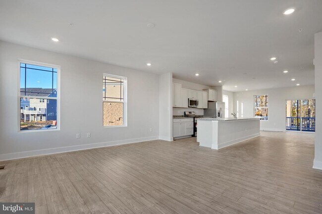 Foto del edificio - 320 Sweetbay Rd