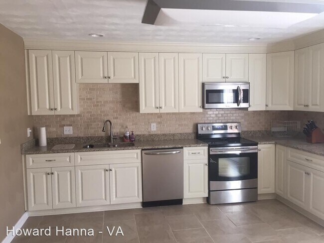 Building Photo - 2 br, 1.5 bath House - 2965 Talon Court
