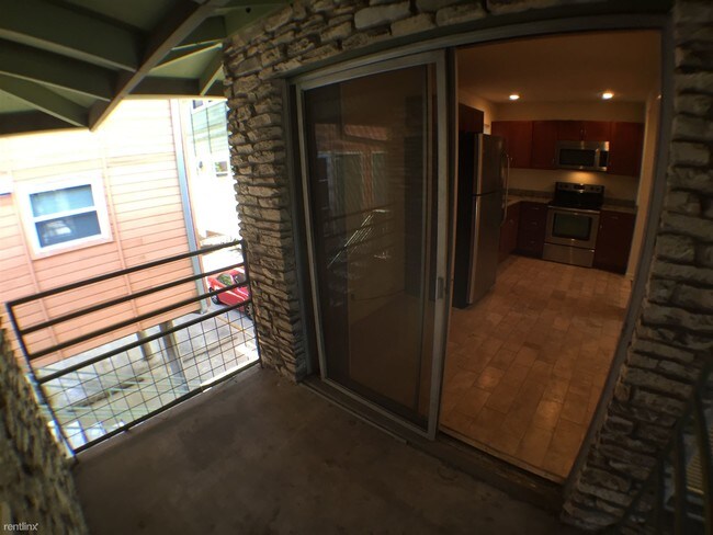 Building Photo - 1 br, 1 bath  - 2800 Cole St