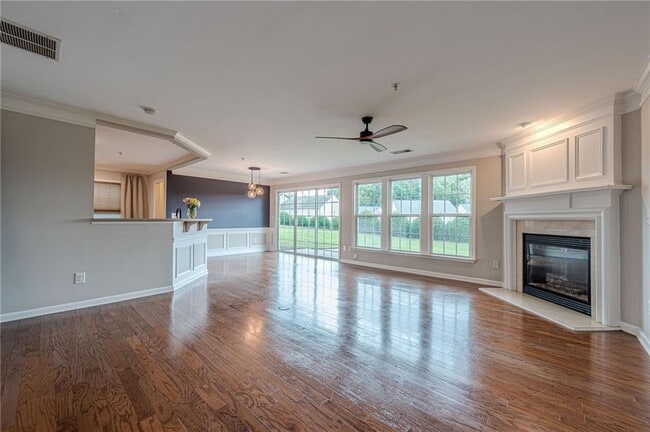 Building Photo - 300 Balaban Cir