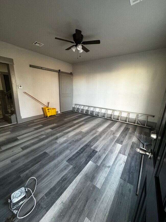 18 W Thompson Ave Unit 18 12 W Thompson Ave, Sapulpa, OK 74066