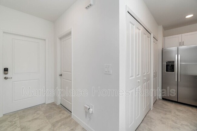 Building Photo - 9319 Cadence Ct