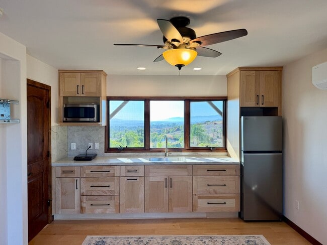 Building Photo - Resort Style Living on Warmlands Avenue