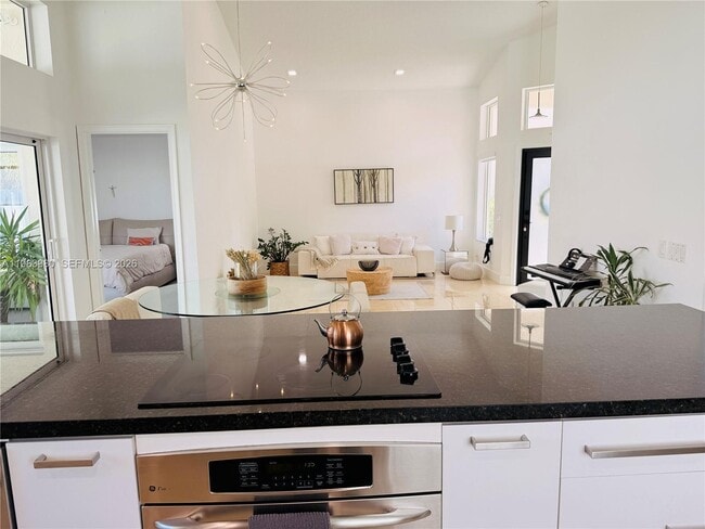 Building Photo - 646 Stanton Dr