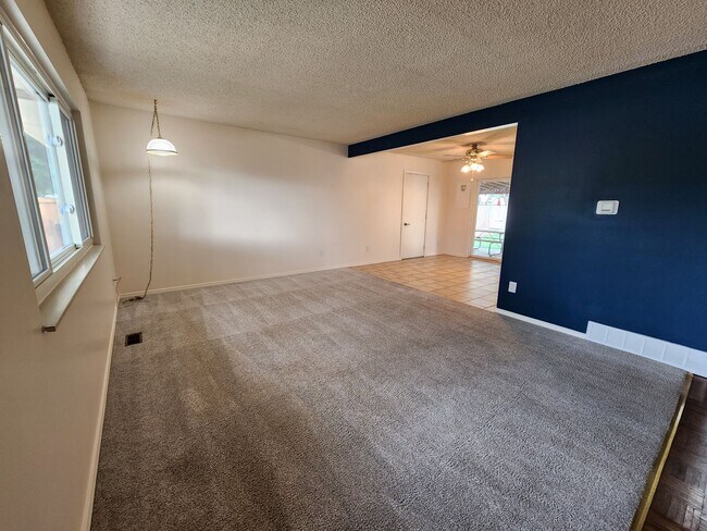 Foto del edificio - Charming 5-Bed, 3-Bath Home Near Ft. Carson