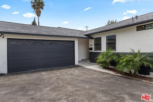 Foto del edificio - 7241 Donna Ave
