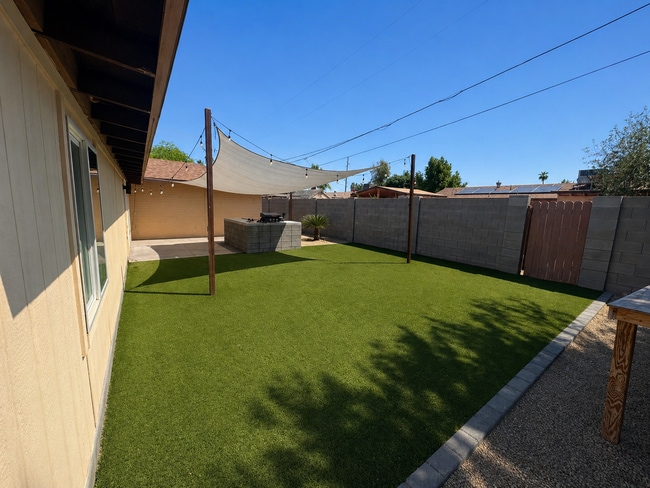 Building Photo - 727 E Vista Del Cerro Dr