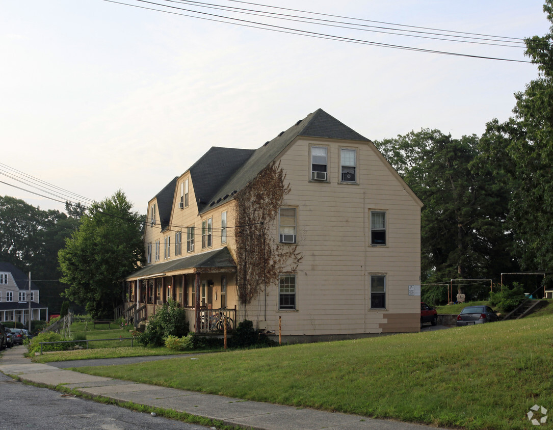Primary Photo - 21-31 Overlook St